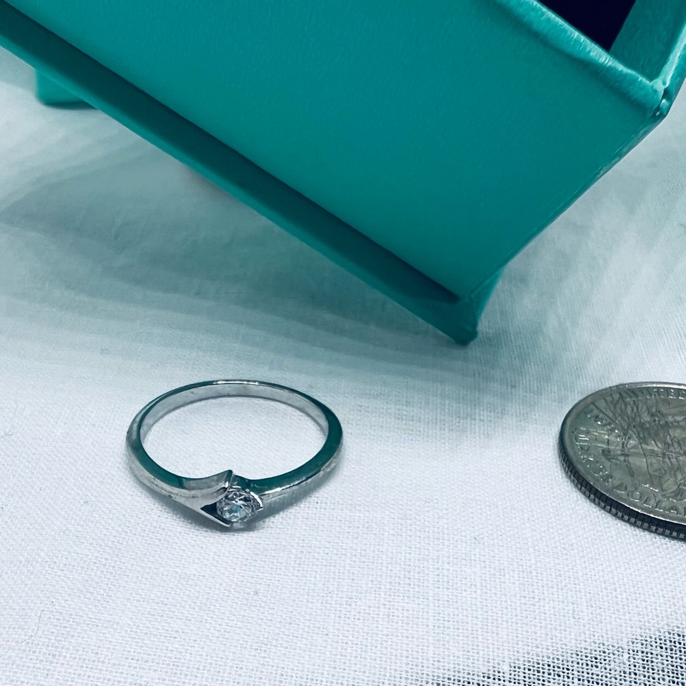Unique Minimalist Dainty CZ Silver Plated Vintage Ring - Picture 5 of 9